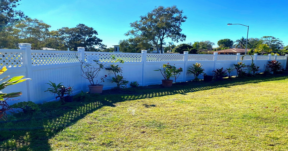 You are currently viewing Benefits of Installing Vinyl Fencing for your Residential and Commercial Property