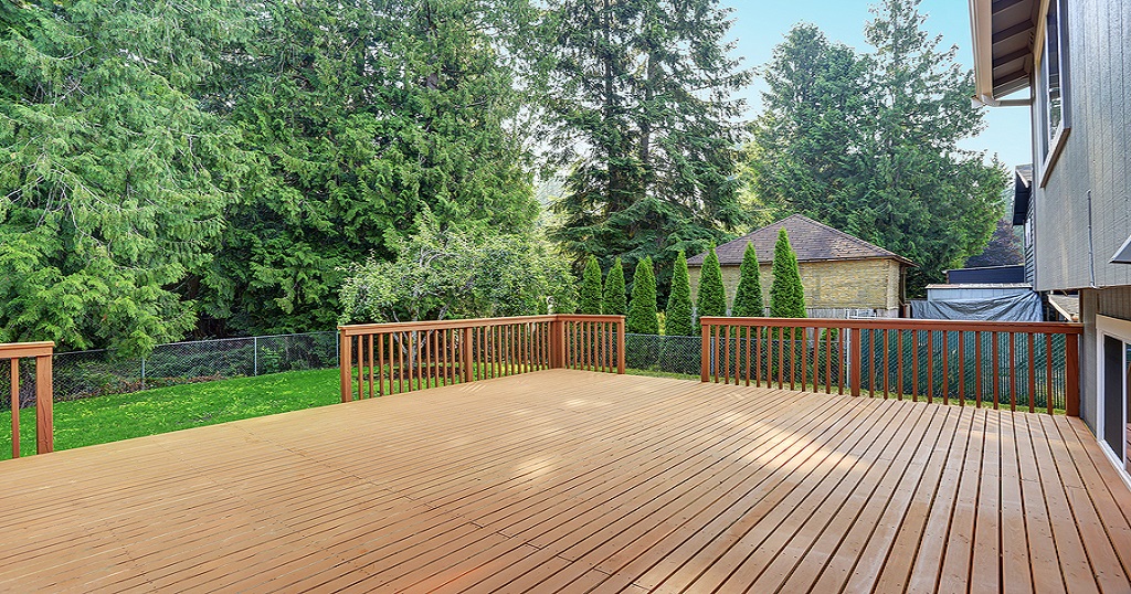 You are currently viewing Why Hiring a Professional for Your Deck Installation in Greece NY is Essential