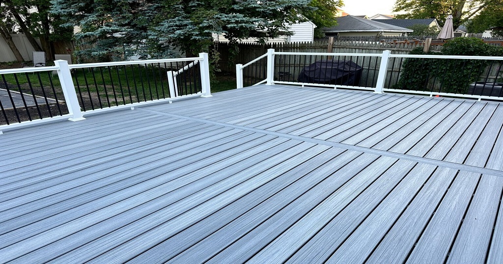 You are currently viewing Have a complete view of our amazing deck installation with white vinyl railings.